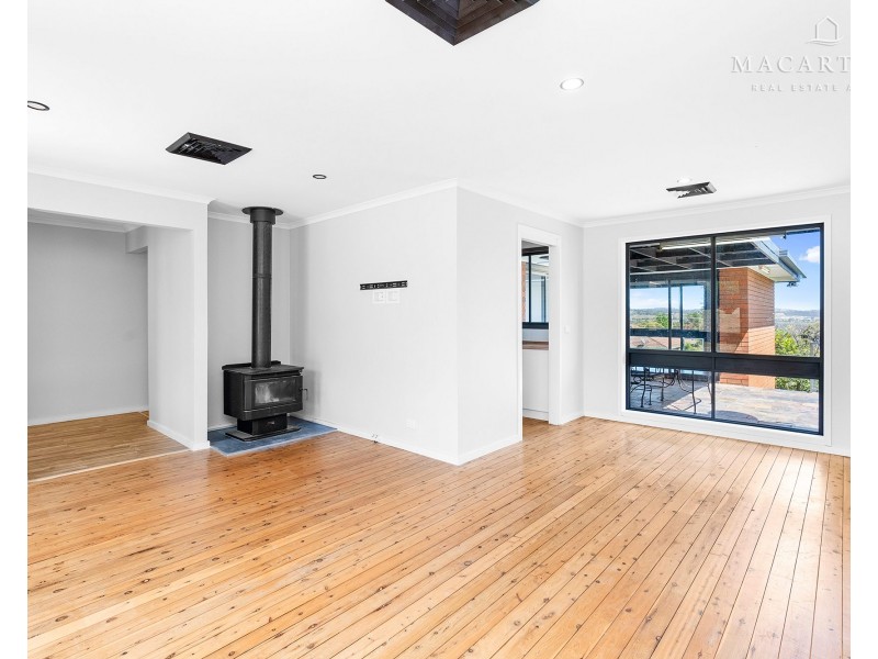 8 Amsterdam Crescent, Tolland NSW 2650