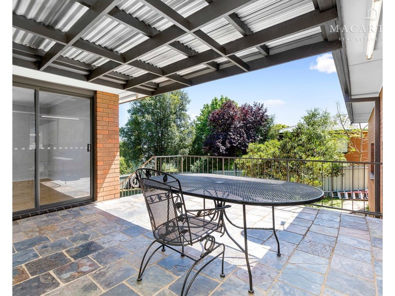 8 Amsterdam Crescent, Tolland NSW 2650