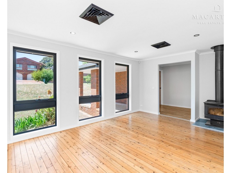 8 Amsterdam Crescent, Tolland NSW 2650