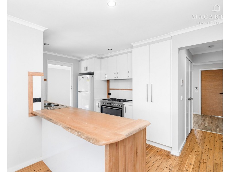 8 Amsterdam Crescent, Tolland NSW 2650