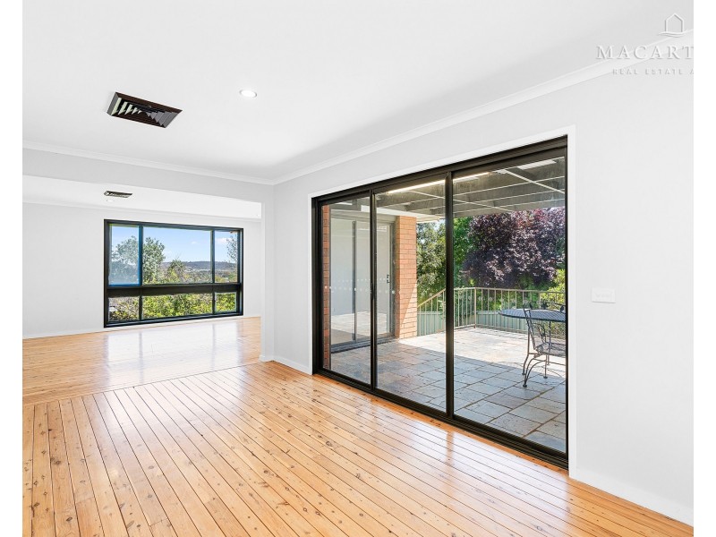 8 Amsterdam Crescent, Tolland NSW 2650