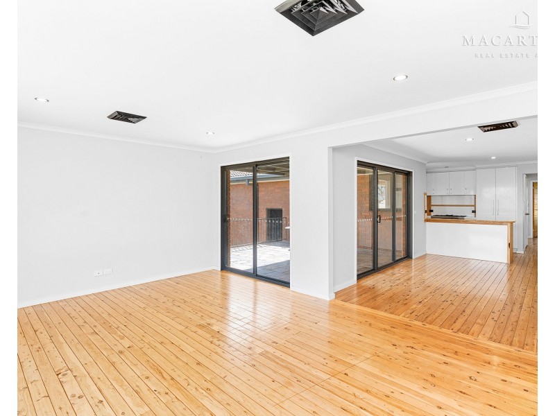 8 Amsterdam Crescent, Tolland NSW 2650