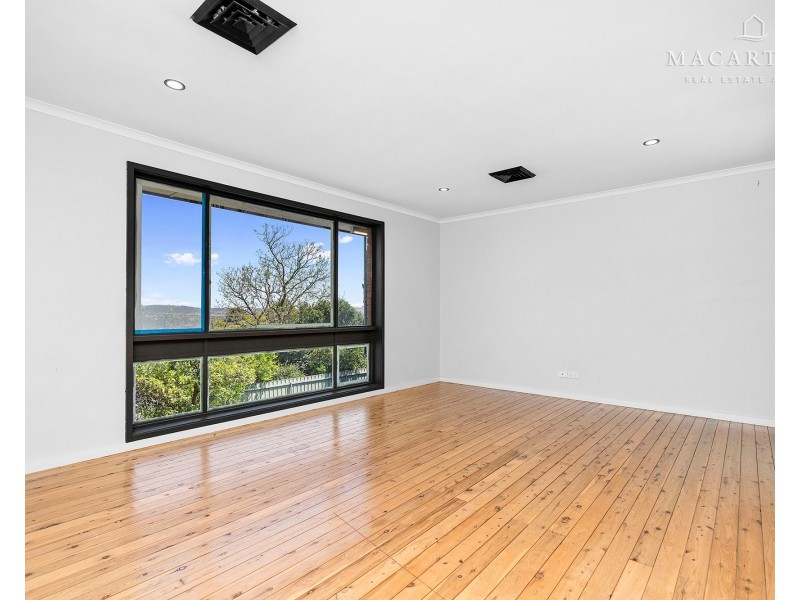 8 Amsterdam Crescent, Tolland NSW 2650