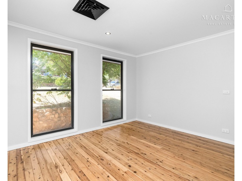 8 Amsterdam Crescent, Tolland NSW 2650