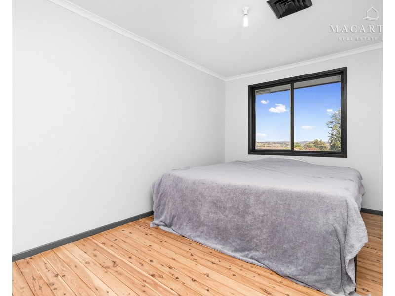 8 Amsterdam Crescent, Tolland NSW 2650