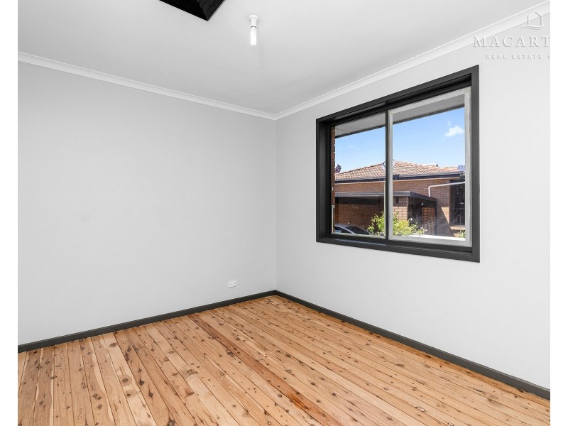 8 Amsterdam Crescent, Tolland NSW 2650