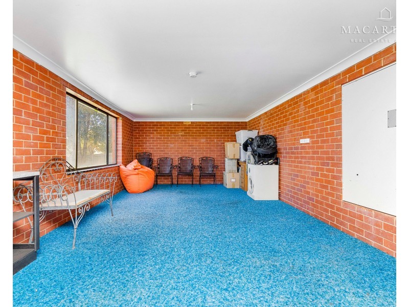 8 Amsterdam Crescent, Tolland NSW 2650