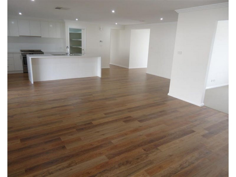 8 Goldstein Crescent, Lloyd NSW 2650