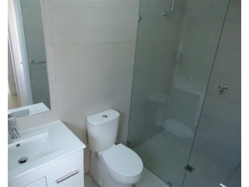 8 Goldstein Crescent, Lloyd NSW 2650