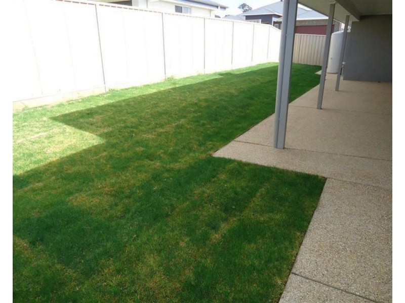 8 Goldstein Crescent, Lloyd NSW 2650