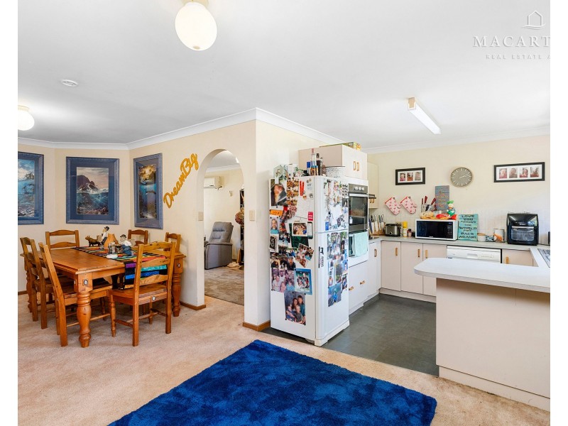 3 Magnolia Parade, Lake Albert NSW 2650