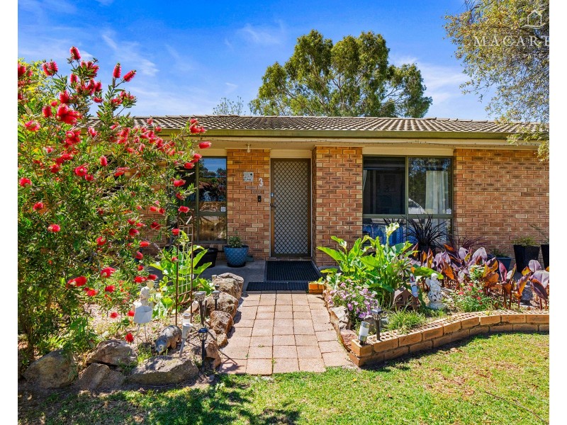 3 Magnolia Parade, Lake Albert NSW 2650