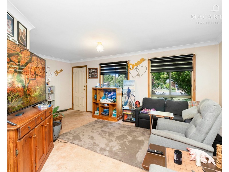 3 Magnolia Parade, Lake Albert NSW 2650