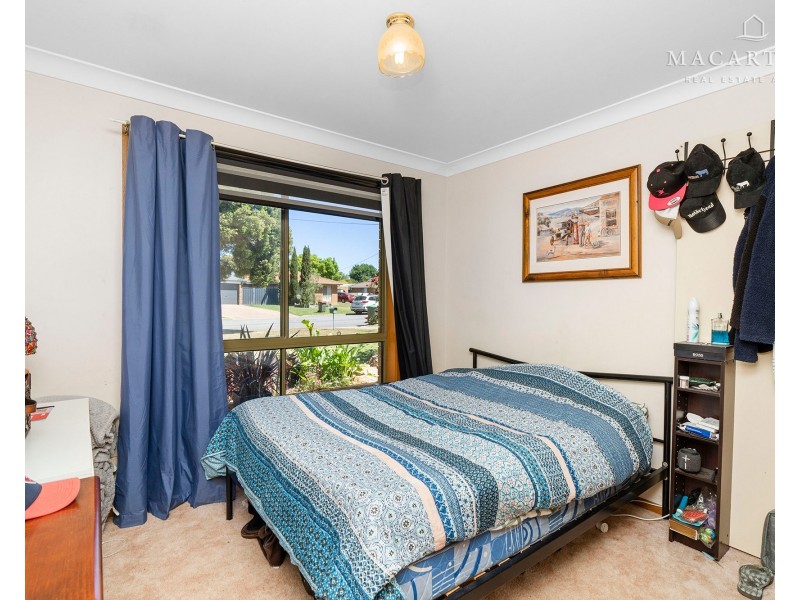3 Magnolia Parade, Lake Albert NSW 2650