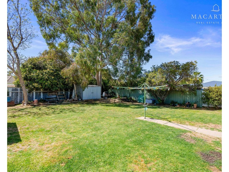 3 Magnolia Parade, Lake Albert NSW 2650
