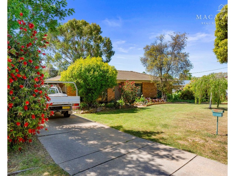 3 Magnolia Parade, Lake Albert NSW 2650