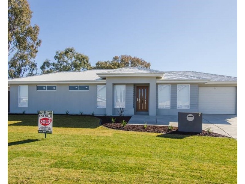 17 Trumper Street, Boorooma NSW 2650