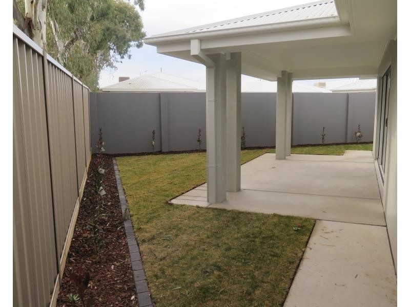 17 Trumper Street, Boorooma NSW 2650