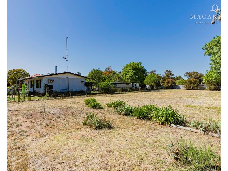 31 Loch Street, Ganmain NSW 2702