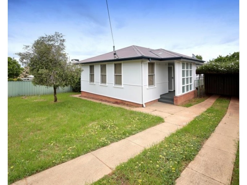 22 Hunter Street, Mount Austin NSW 2650