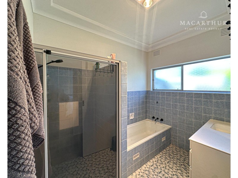 395 Lake Albert Road, Kooringal NSW 2650