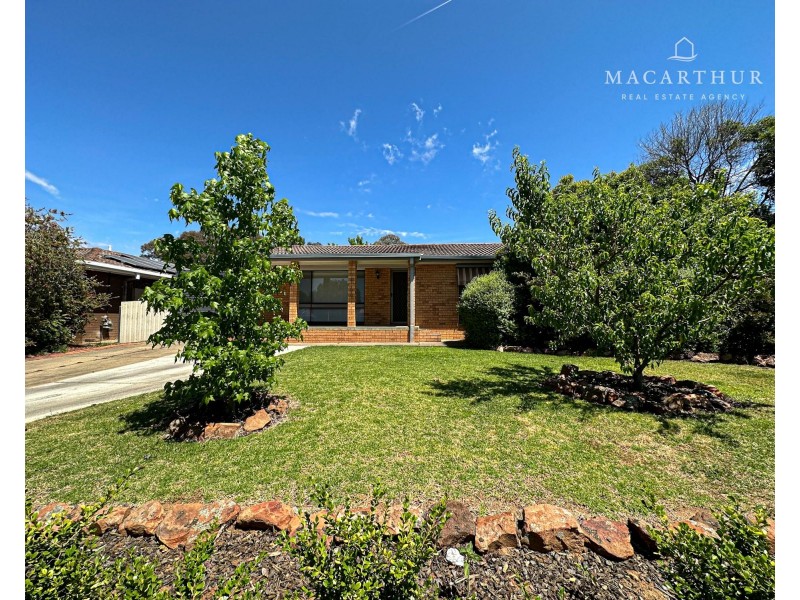 8 Pinaroo Drive, Glenfield Park NSW 2650