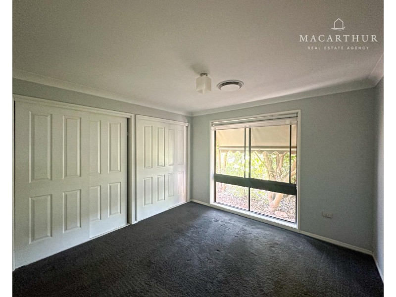 8 Pinaroo Drive, Glenfield Park NSW 2650
