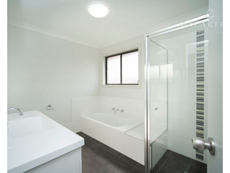 5 Hazelwood Drive, Forest Hill NSW 2651