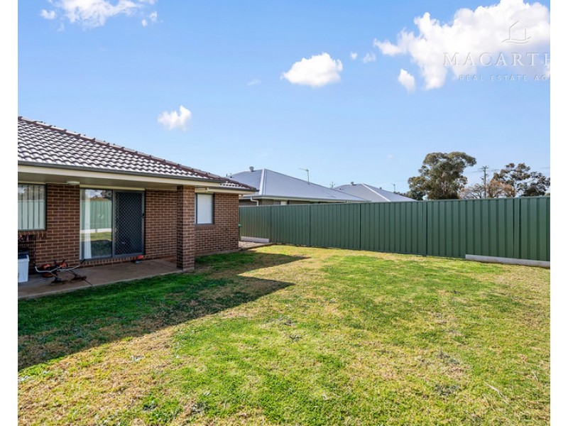 5 Hazelwood Drive, Forest Hill NSW 2651