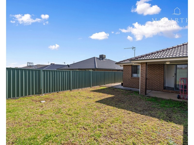 5 Hazelwood Drive, Forest Hill NSW 2651