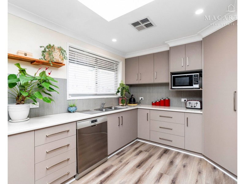 2 Andrews Avenue, Kooringal NSW 2650