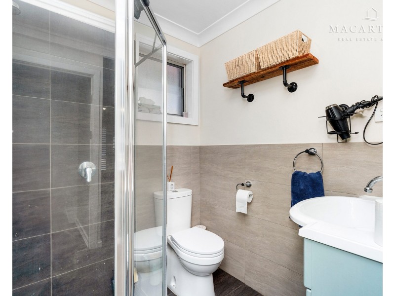 2 Andrews Avenue, Kooringal NSW 2650