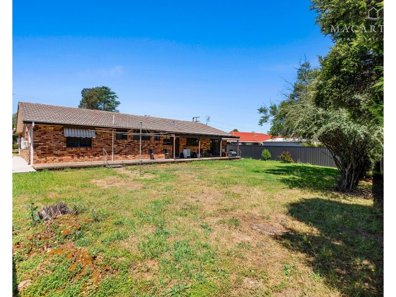 50 Balmoral Crescent, Lake Albert NSW 2650