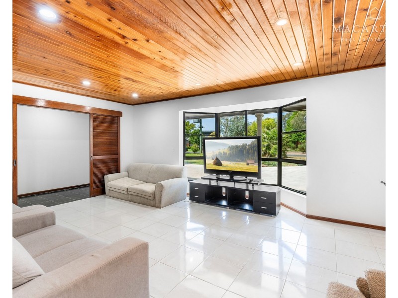 50 Balmoral Crescent, Lake Albert NSW 2650