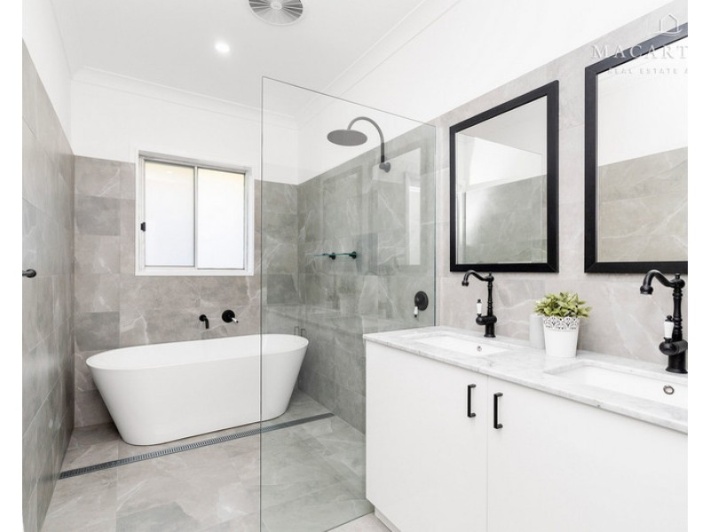 2 Doyle Avenue, Mount Austin NSW 2650