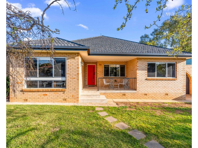 2 Doyle Avenue, Mount Austin NSW 2650