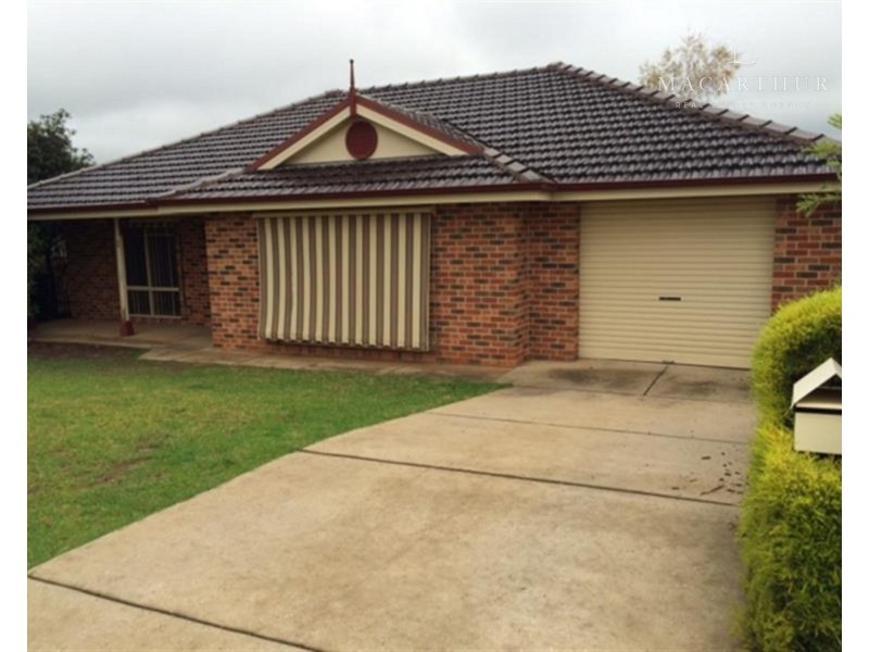 2/15 Yeomans Place, Kooringal NSW 2650