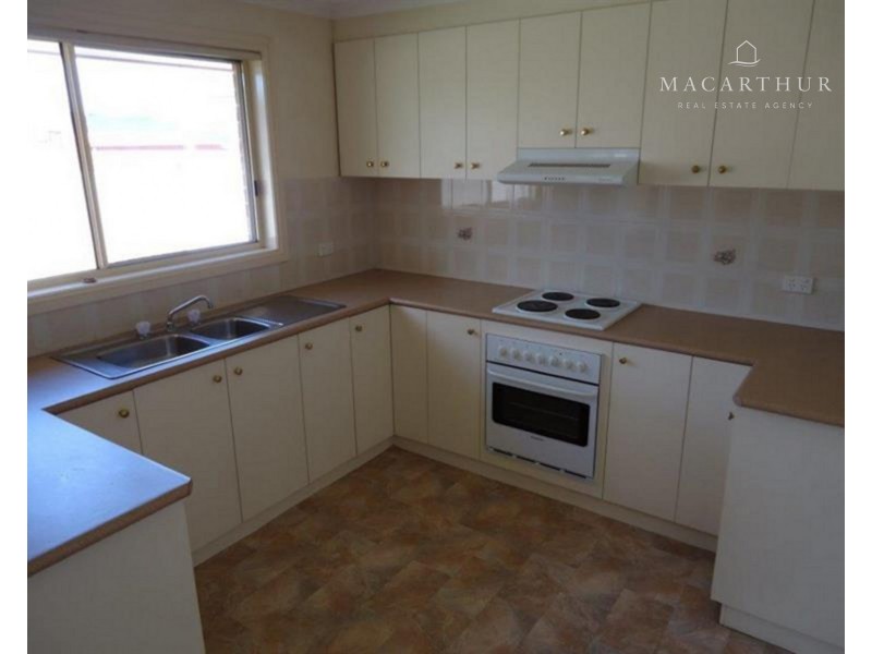 2/15 Yeomans Place, Kooringal NSW 2650
