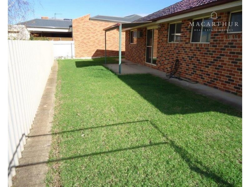 2/15 Yeomans Place, Kooringal NSW 2650