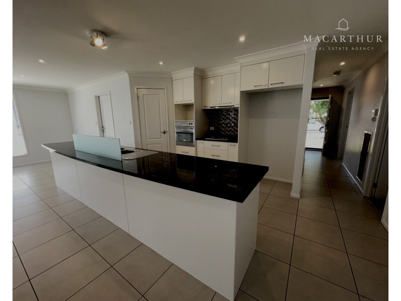 16 Dundale Crescent, Estella NSW 2650