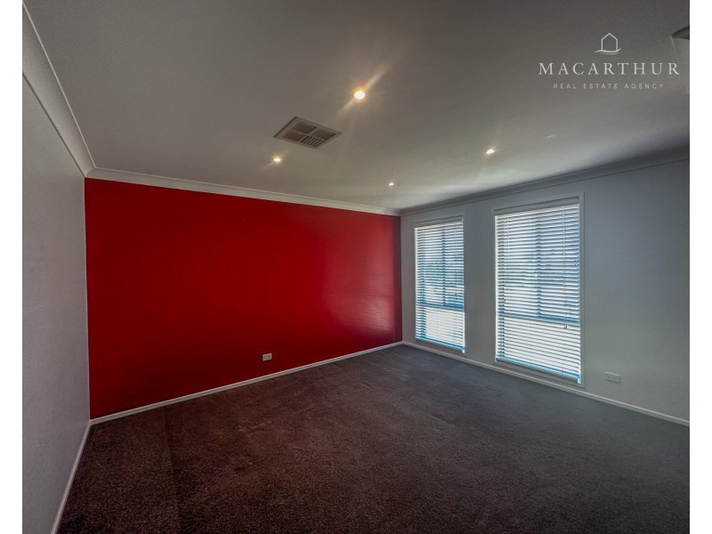 16 Dundale Crescent, Estella NSW 2650