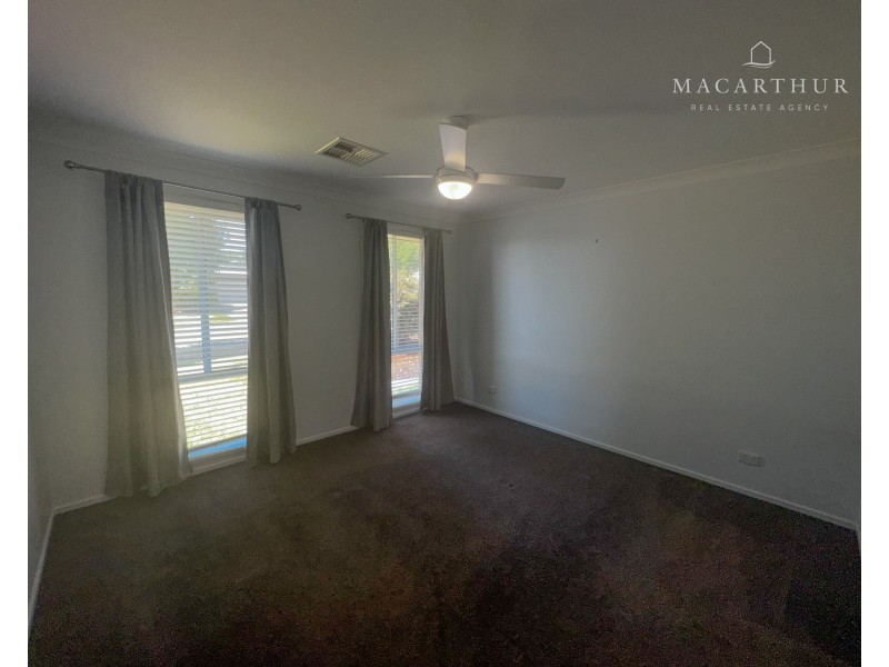 16 Dundale Crescent, Estella NSW 2650