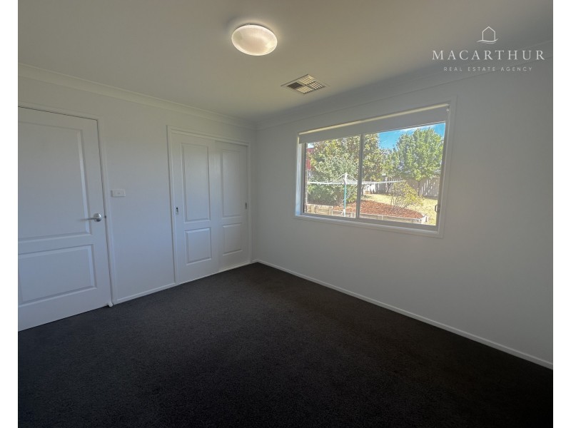 16 Dundale Crescent, Estella NSW 2650