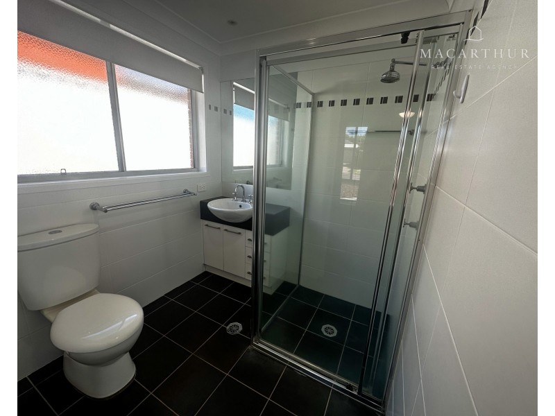 16 Dundale Crescent, Estella NSW 2650