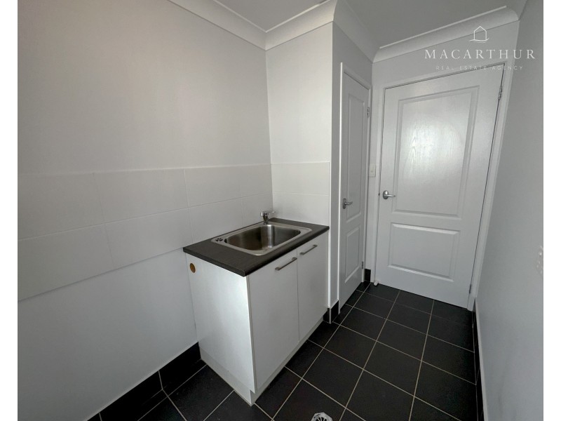 16 Dundale Crescent, Estella NSW 2650