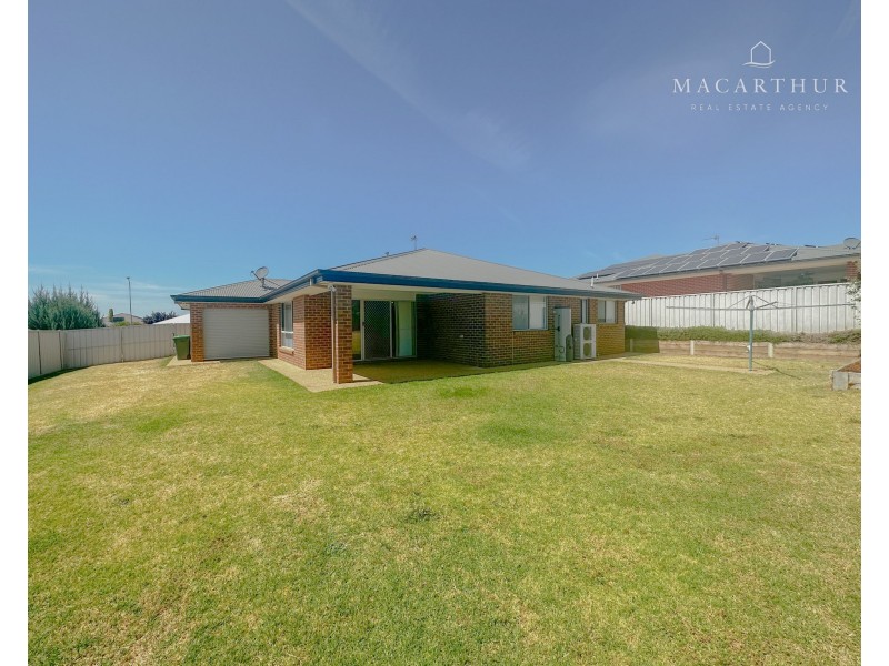 16 Dundale Crescent, Estella NSW 2650