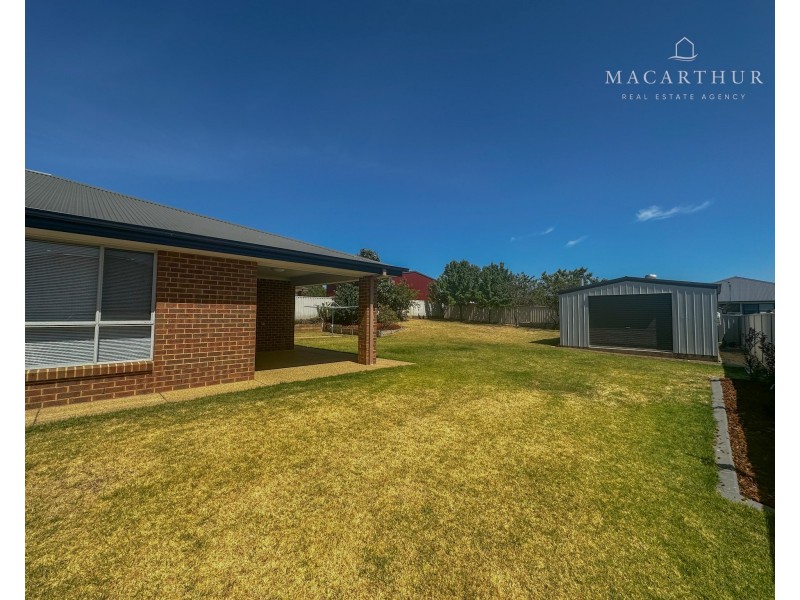 16 Dundale Crescent, Estella NSW 2650
