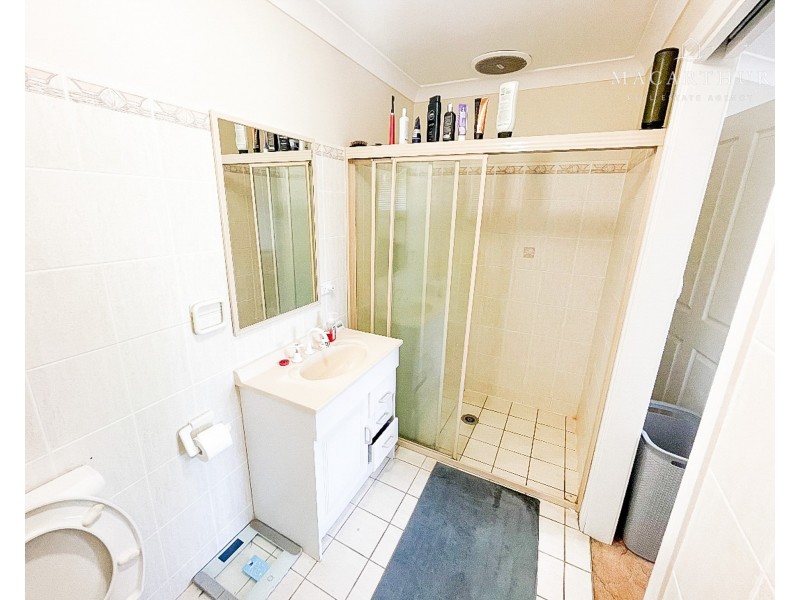 9 Kaldari Crescent, Glenfield Park NSW 2650