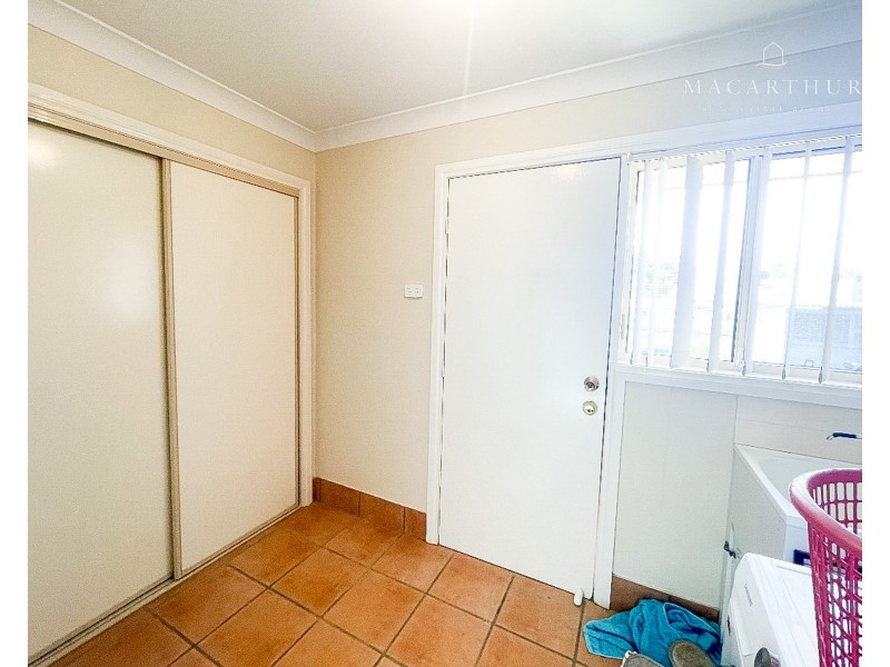 9 Kaldari Crescent, Glenfield Park NSW 2650