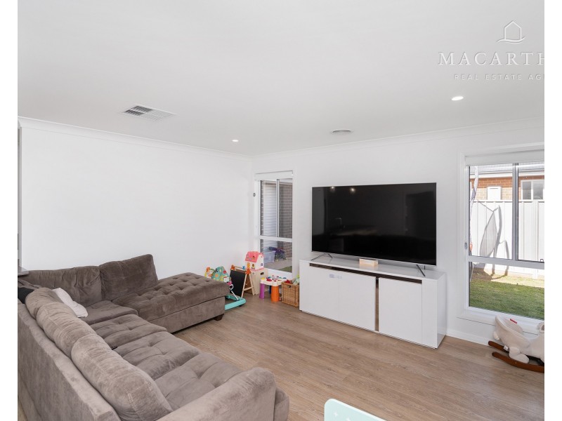 60 Jumbuck Drive, Gobbagombalin NSW 2650